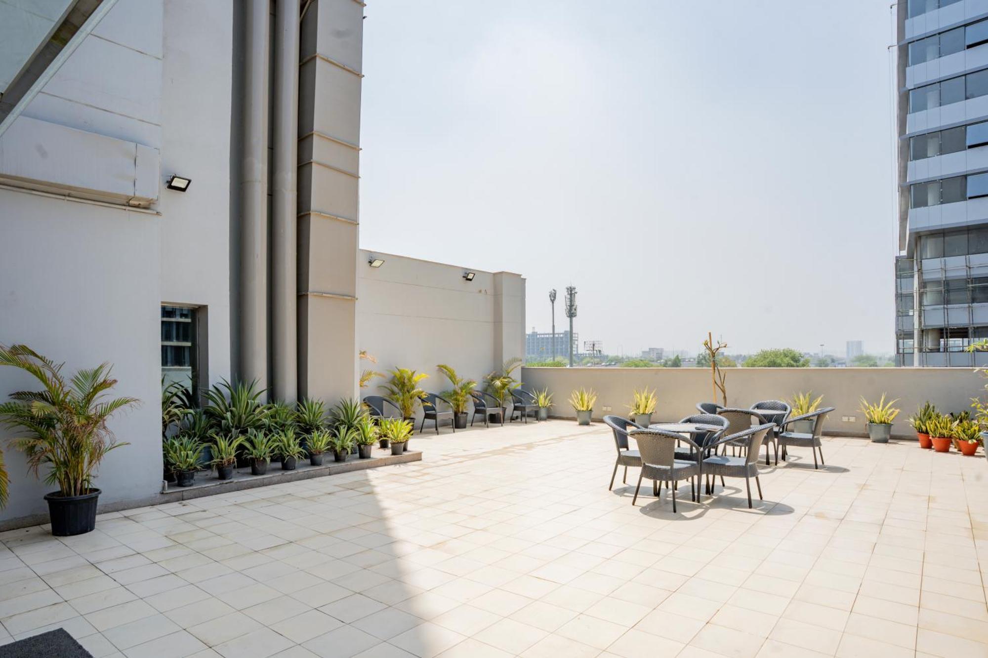 Ar Suites Klj Square 古尔冈 外观 照片