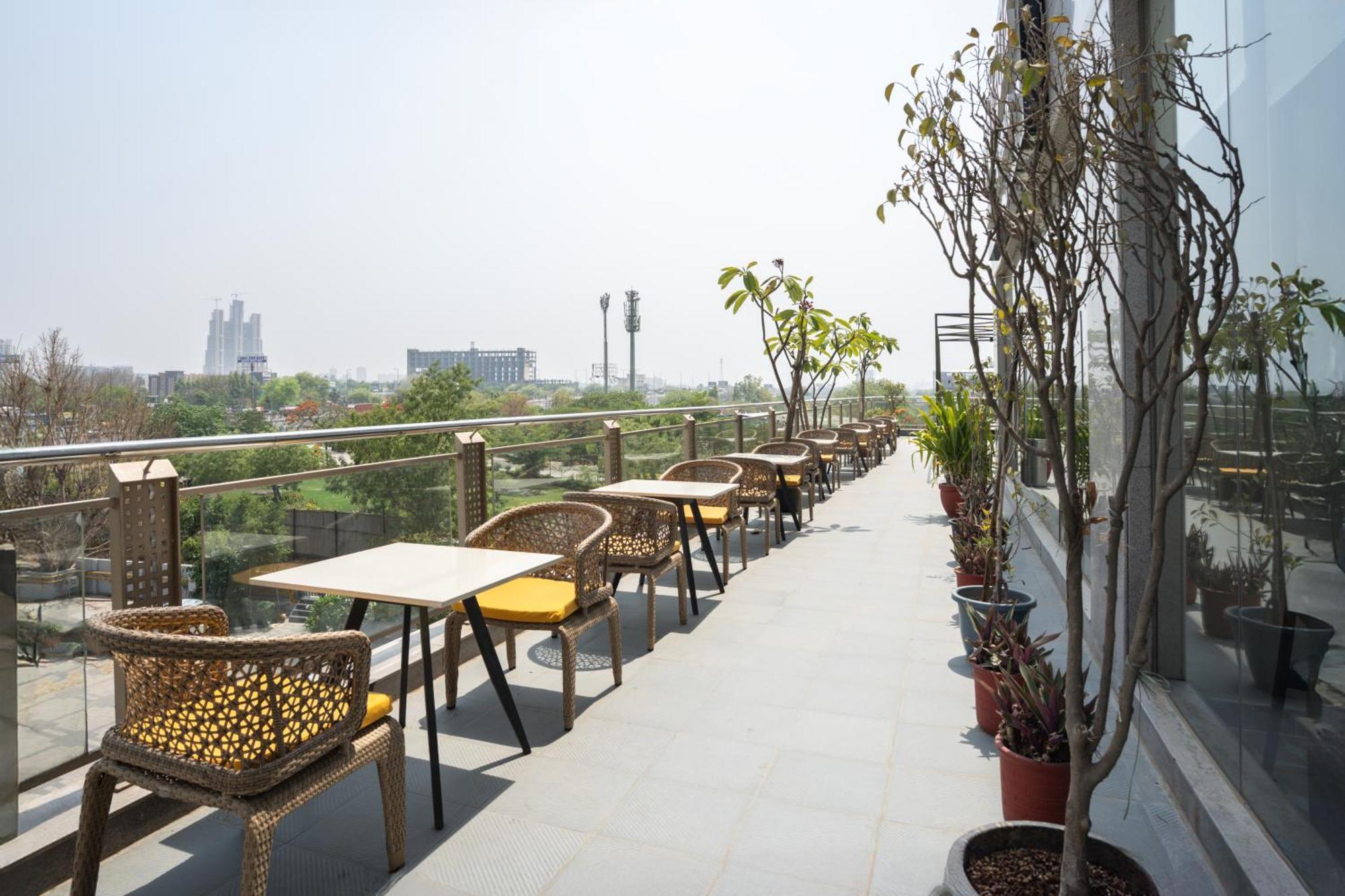 Ar Suites Klj Square 古尔冈 外观 照片